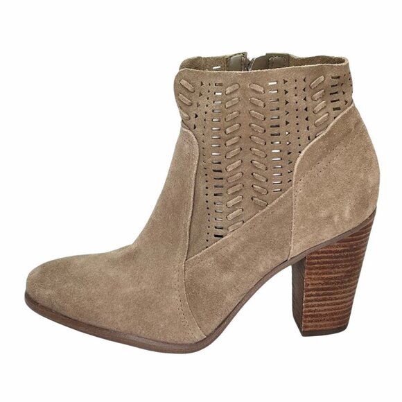 NWOB Vince Camuto Fenyia Perforated Leather Womens Bootie Size 8.5M - Picture 2 of 10